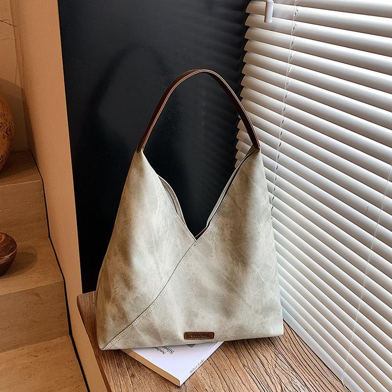 Ретро старая большая вместимость 2025 новая сумка через плечо для женщин в стиле пустоши, модная сумка-тоут хаки
Ретро старая большая вместимость 2025 новая сумка через плечо для женщин в стиле пустоши, модная сумка-тоут хаки