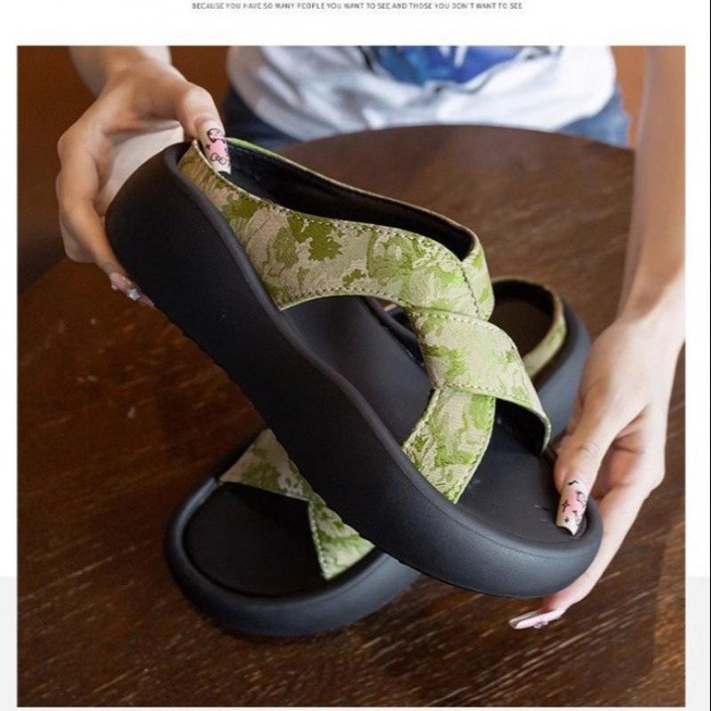 Cool slippers women s summer outer wear flat-bottomed new thick-soled beach sandals fashionable women s embroidery new Chinese one-word 40 зелёный
Cool slippers women s summer outer wear flat-bottomed new thick-soled beach sandals fashionable women s embroidery new Chinese one-word 40 зелёный