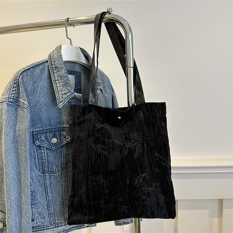 Stylish Commuter Shoulder Bag Fashionable Large Capacity Tote Bag For Women
Stylish Commuter Shoulder Bag Fashionable Large Capacity Tote Bag For Women