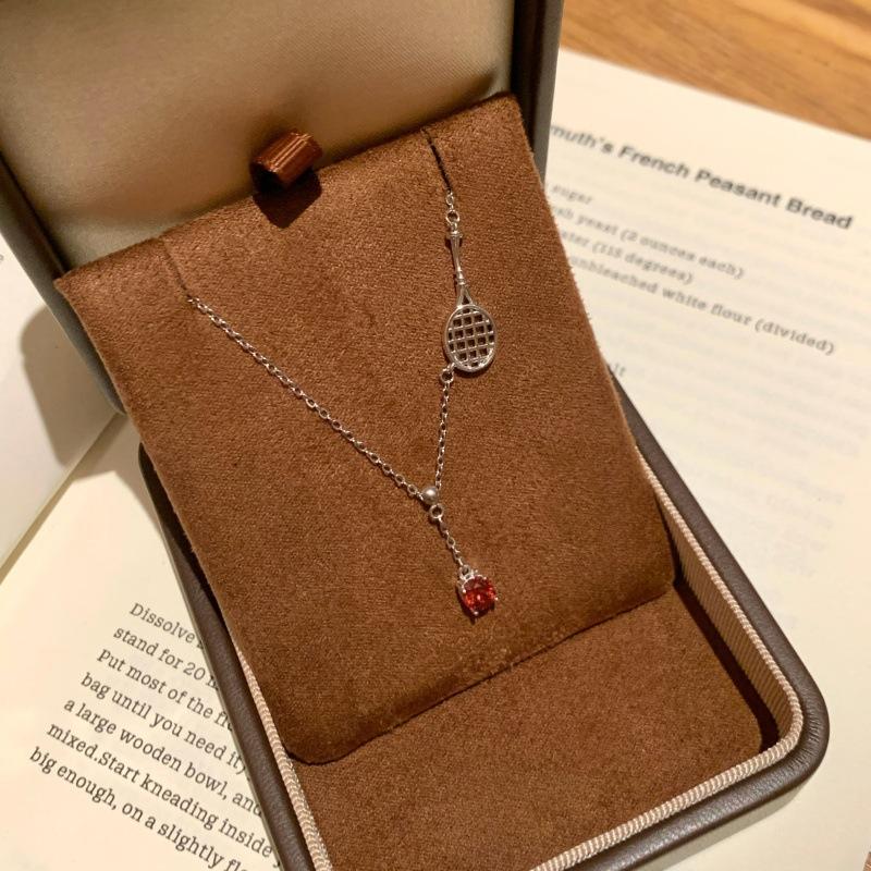 European minimalist style women necklace S925 silver badminton racket pendant natural crystal topaz clavicle chain exquisite daily accessory 925 silver
European minimalist style women necklace S925 silver badminton racket pendant natural crystal topaz clavicle chain exquisite daily accessory 925 silver