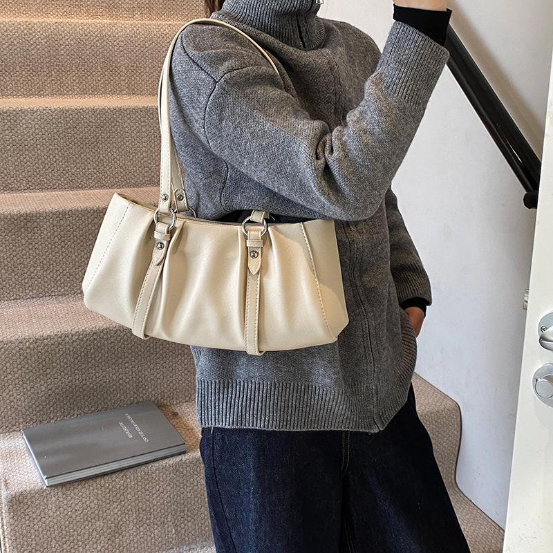 Large capacity bag women s autumn and winter 2025 new retro niche messenger bag pleated shoulder work commuter bag 37*7*18 чёрный
Large capacity bag women s autumn and winter 2025 new retro niche messenger bag pleated shoulder work commuter bag 37*7*18 чёрный