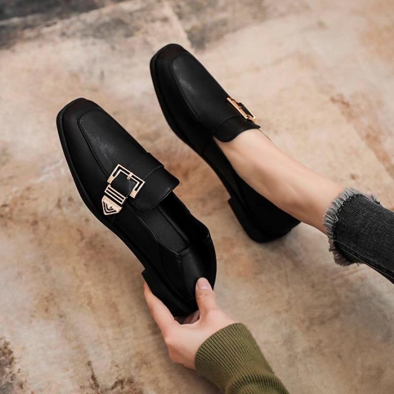 Новые весенне-осенние одинарные туфли в британском стиле, модные черные на плоской подошве, с мягкой подошвой, лоферы-однопедальки, маленькие кожаные туфли для женщин 36 чёрный
Новые весенне-осенние одинарные туфли в британском стиле, модные черные на плоской подошве, с мягкой подошвой, лоферы-однопедальки, маленькие кожаные туфли для женщин 36 чёрный