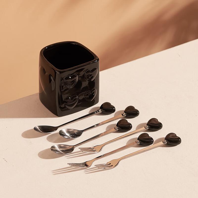 Zhishi Heart-shaped Ceramic Fruit Fork Set
Zhishi Heart-shaped Ceramic Fruit Fork Set