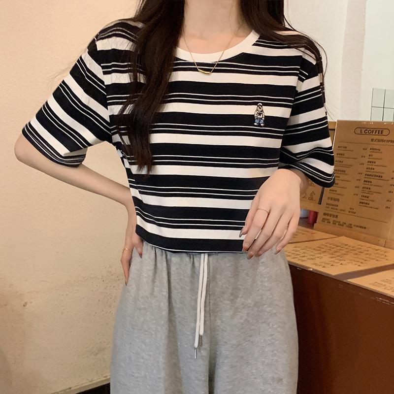 Футболка с коротким рукавом Летний Новый Стиль для Женской Полосатой Свободной Гонконгский Стиль Ретро Дизайн с Вышивкой Приталенный Топ с Круглым Вырезом XL
Футболка с коротким рукавом Летний Новый Стиль для Женской Полосатой Свободной Гонконгский Стиль Ретро Дизайн с Вышивкой Приталенный Топ с Круглым Вырезом XL
