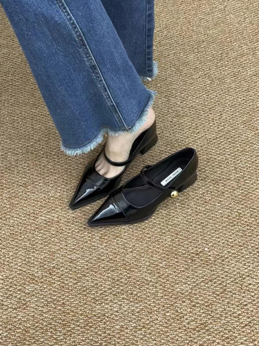 Остроносые маленькие кожаные туфли женские 2025 новая весна толстый каблук низкий каблук высокий каблук ретро французский темперамент Мэри Джейн туфли-лодочки 40 чёрный
Остроносые маленькие кожаные туфли женские 2025 новая весна толстый каблук низкий каблук высокий каблук ретро французский темперамент Мэри Джейн туфли-лодочки 40 чёрный