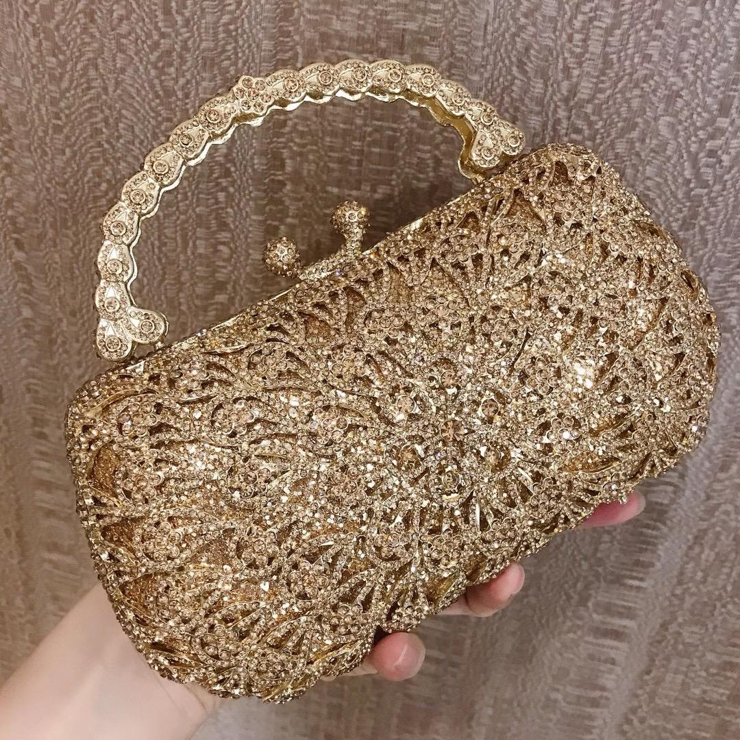Luxury Silver Evening Purses Wedding Top-Handle Bag For Women Diamond Rhinestone Flower Clutch Bridal Party Lady Party Minaudier 20cmX11cmX6cm золотой
Luxury Silver Evening Purses Wedding Top-Handle Bag For Women Diamond Rhinestone Flower Clutch Bridal Party Lady Party Minaudier 20cmX11cmX6cm золотой