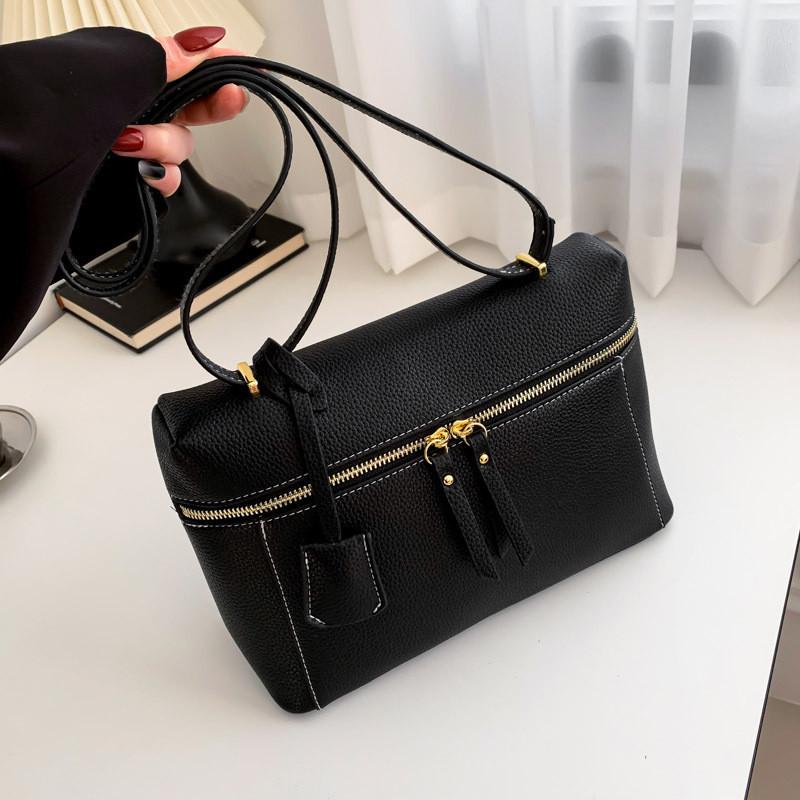 Chic Crossbody Bag For Women In Coffee Khaki And Black Trendy Style Pu Material Medium Size чорний
Chic Crossbody Bag For Women In Coffee Khaki And Black Trendy Style Pu Material Medium Size чорний