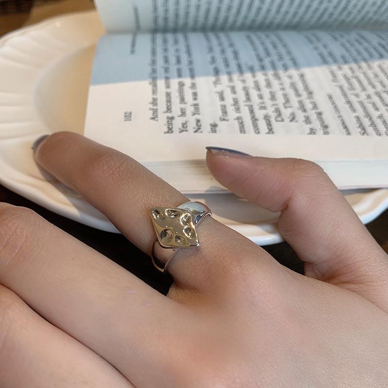 Элегантное кольцо из стерлингового серебра 925 пробы неправильной ромбовидной формы для женщин, модная бижутерия
Элегантное кольцо из стерлингового серебра 925 пробы неправильной ромбовидной формы для женщин, модная бижутерия