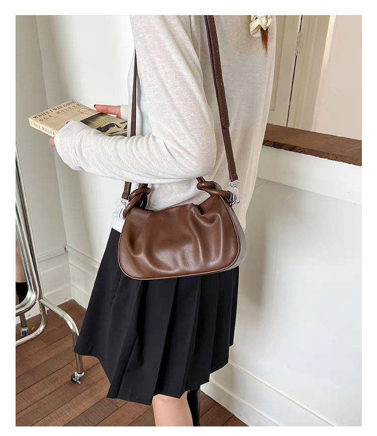 Niche Design Bag Women s Fashionable Super Hot Cross-body Korean Casual Pleated Cloud 21x8x13 темно-коричневого кольору
Niche Design Bag Women s Fashionable Super Hot Cross-body Korean Casual Pleated Cloud 21x8x13 темно-коричневого кольору