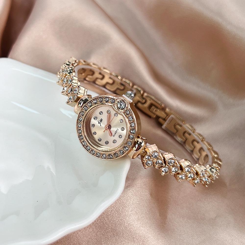 Ladies high-end Bracelet Watch exquisite and compact Korean Version Student Fashion Temperament Women s Quartz Wristwatches Яскраво-рожевий
Ladies high-end Bracelet Watch exquisite and compact Korean Version Student Fashion Temperament Women s Quartz Wristwatches Яскраво-рожевий
