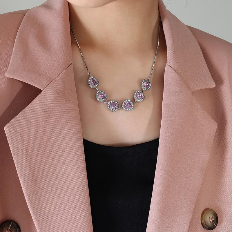Персонализированные модные популярные аксессуары Love Shining Zircon Embelling кулон ожерелье элегантные титановые стальные женские украшения
Персонализированные модные популярные аксессуары Love Shining Zircon Embelling кулон ожерелье элегантные титановые стальные женские украшения