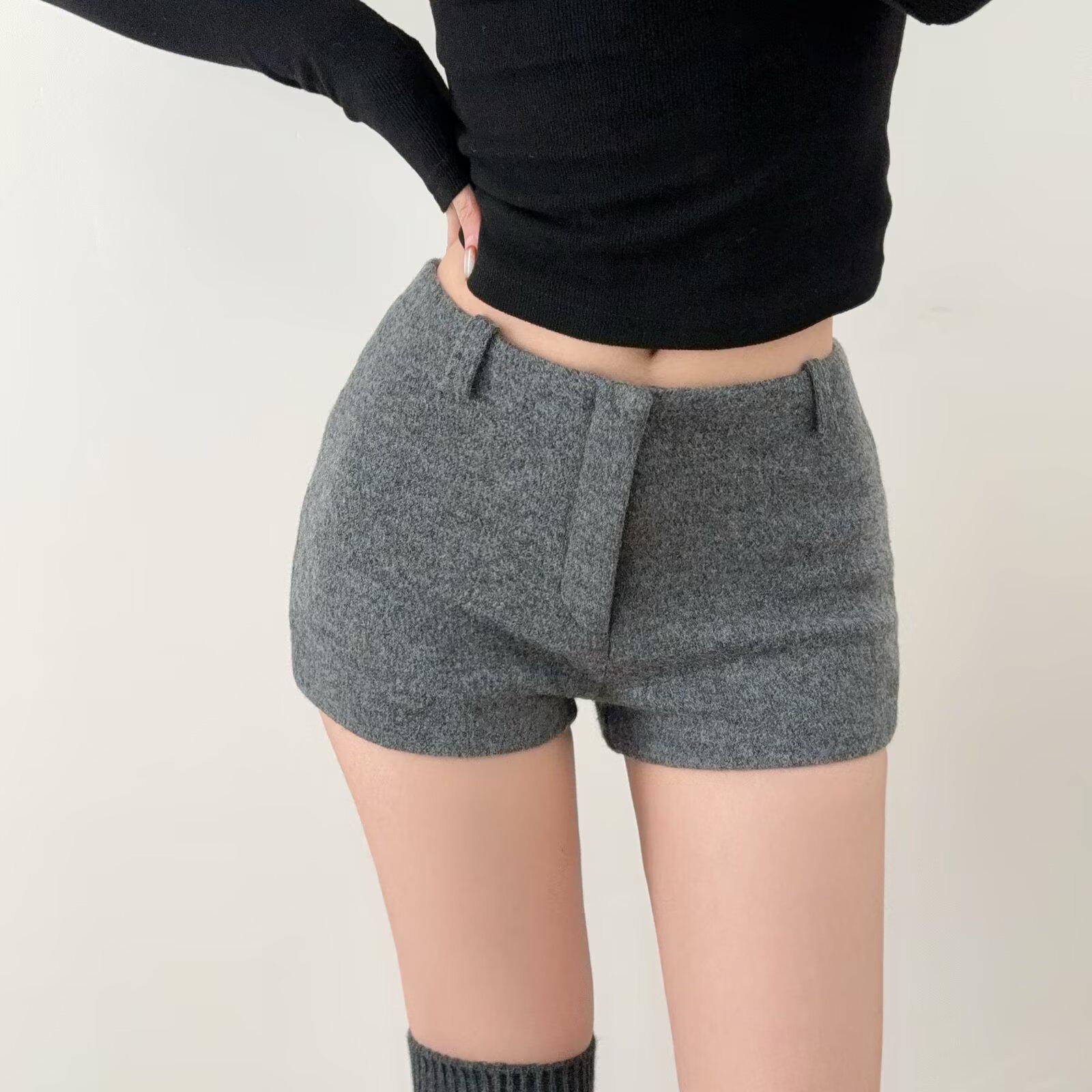 Luxury Leg Queen: High-Quality Brushed A-Line Bodycon Shorts for Women - Slimming, Tight Fit for Autumn/Winter Large чорний колір сірий
Luxury Leg Queen: High-Quality Brushed A-Line Bodycon Shorts for Women - Slimming, Tight Fit for Autumn/Winter Large чорний колір сірий