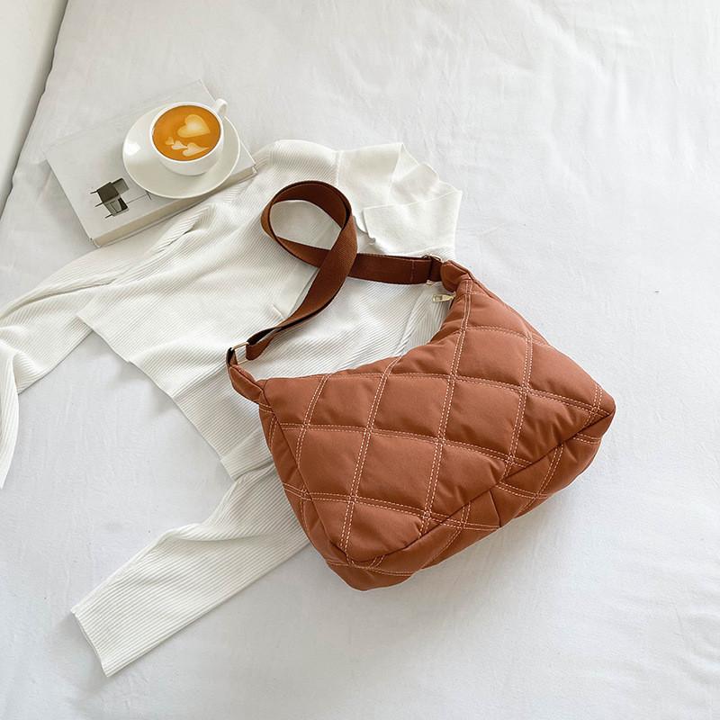 Stylish Trendy Women s Handbag 2023 Summer Korean Version Large Capacity Crossbody Bag Simple Fashion Single Shoulder Tote Bag Women s Bag коричневий
Stylish Trendy Women s Handbag 2023 Summer Korean Version Large Capacity Crossbody Bag Simple Fashion Single Shoulder Tote Bag Women s Bag коричневий