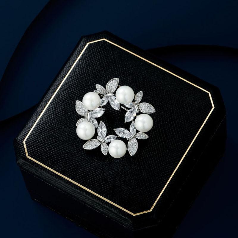 Корейская бабочка жемчужный венок брошь брошь роскошный атмосферный свитер большая булавка декоративная ретро воротник пряжка воротник булавка для женщин
Корейская бабочка жемчужный венок брошь брошь роскошный атмосферный свитер большая булавка декоративная ретро воротник пряжка воротник булавка для женщин