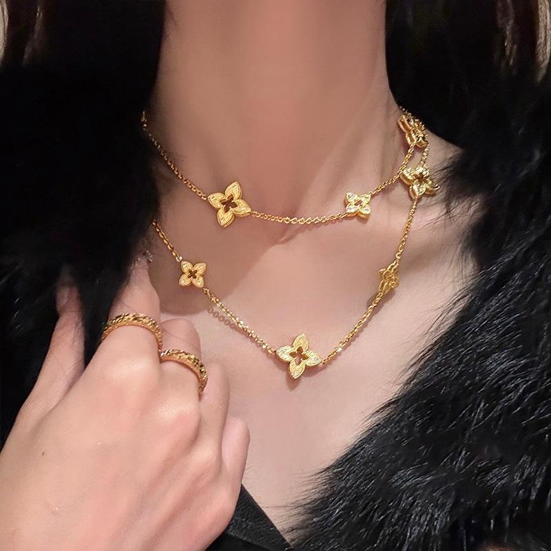 Zircon rhombus flower bracelet exquisite retro light luxury high-end niche design necklace women
Zircon rhombus flower bracelet exquisite retro light luxury high-end niche design necklace women
