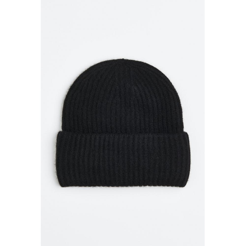 Шапка из кашемира HM, вязка в рубчик, черная 
Шапка из кашемира HM, вязка в рубчик, черная