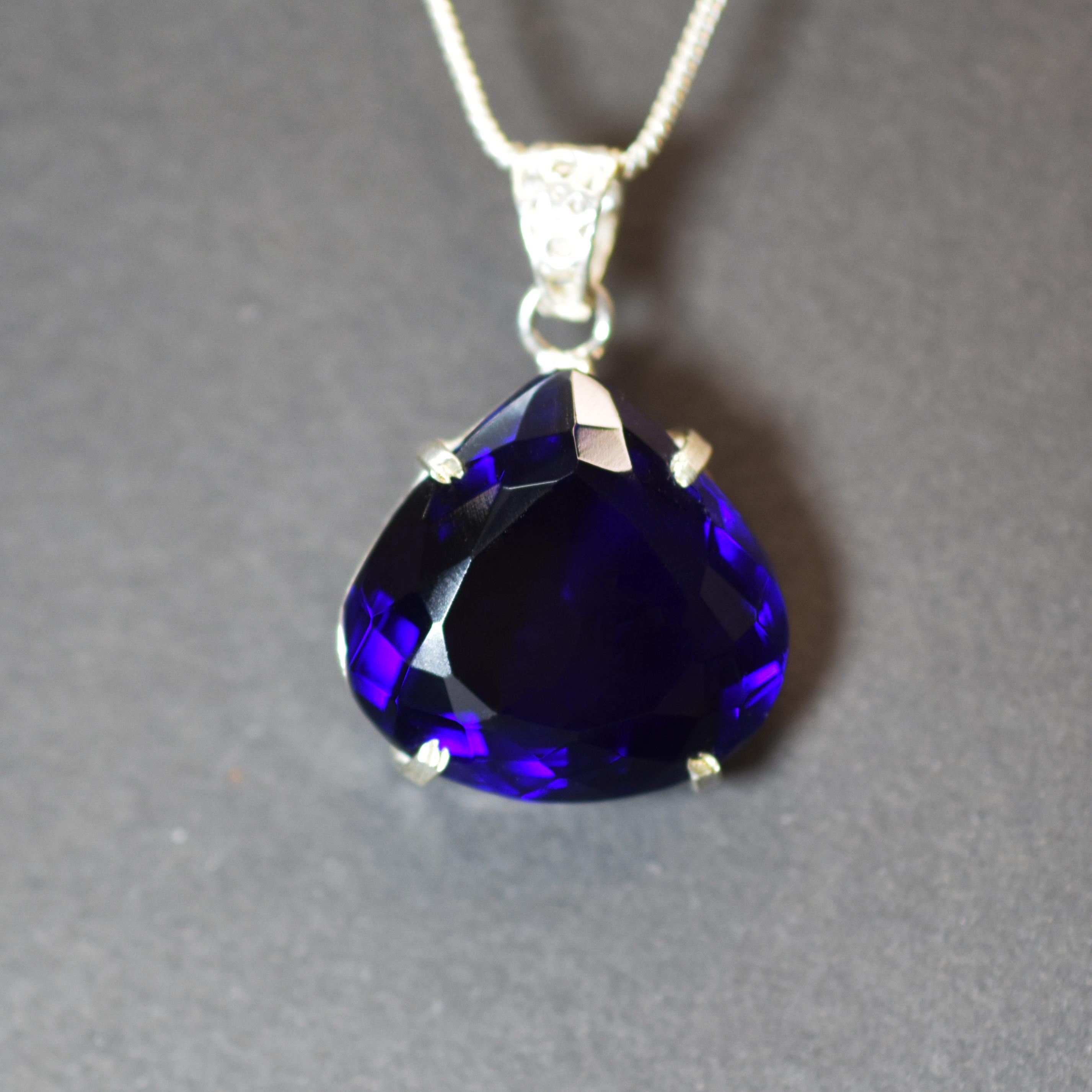 Natural Pendant Pear 925 Sterling Silver Dark Blue Topaz 89.8 Ct Gems Certified my-412-k 27.1 MM Approx. темно-синього кольору
Natural Pendant Pear 925 Sterling Silver Dark Blue Topaz 89.8 Ct Gems Certified my-412-k 27.1 MM Approx. темно-синього кольору