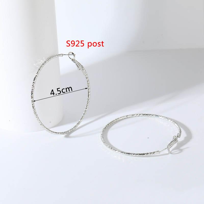 2026 New Trend Women s Hoop Earrings Twisted Gold Color Metal Round Loop Earrings for Girls Punk Fashion Hiphop Style Earrings
2026 New Trend Women s Hoop Earrings Twisted Gold Color Metal Round Loop Earrings for Girls Punk Fashion Hiphop Style Earrings