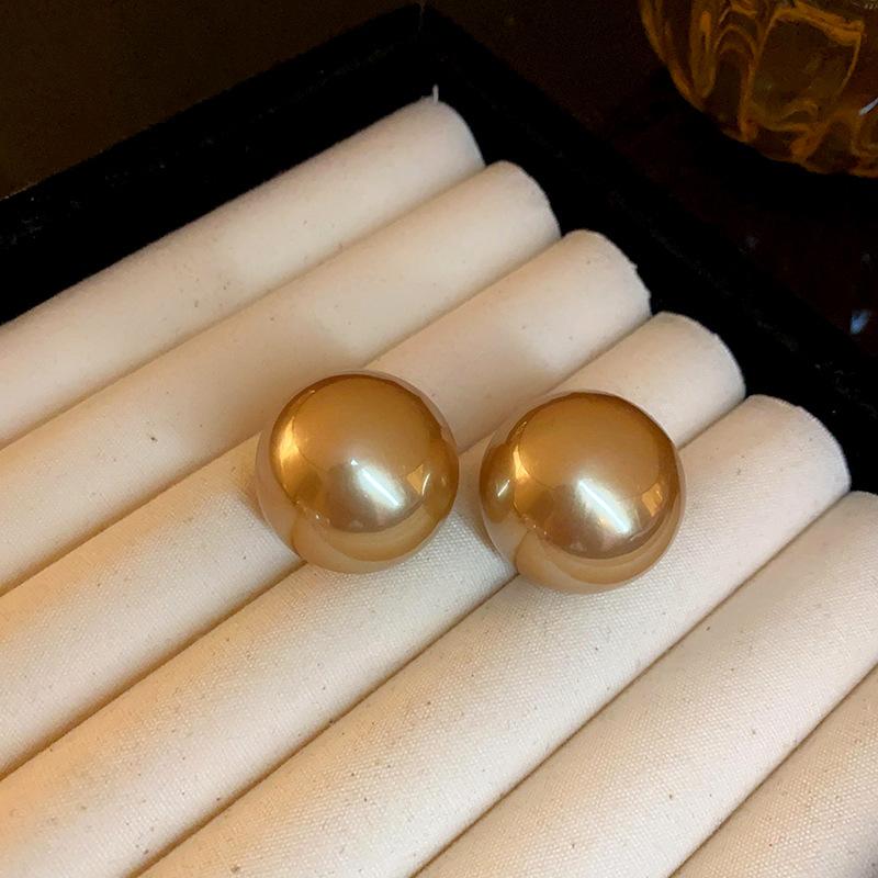 Silver needle retro pearl geometric earrings French exaggerated high-end stud earrings niche versatile temperament earrings women
Silver needle retro pearl geometric earrings French exaggerated high-end stud earrings niche versatile temperament earrings women