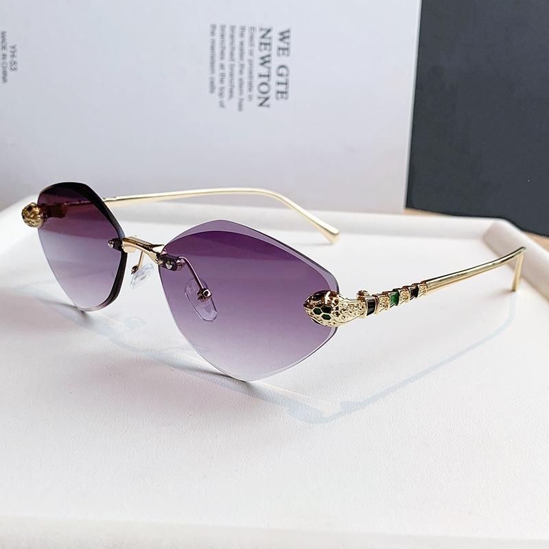 Luxury Snake Decor Rimless Sunglasses Women Geometric Gradient Lens Gold Frame UV Protection Shades Fashion Eyewear Sun Glasses no case
Luxury Snake Decor Rimless Sunglasses Women Geometric Gradient Lens Gold Frame UV Protection Shades Fashion Eyewear Sun Glasses no case