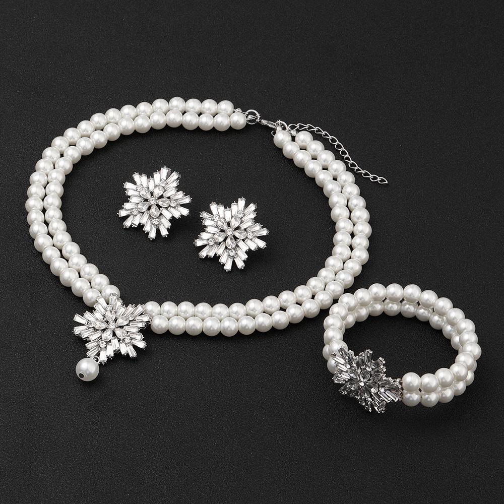 Elegant Pearl Necklace Three-Piece Set for Brides and Evening Wear
Elegant Pearl Necklace Three-Piece Set for Brides and Evening Wear
