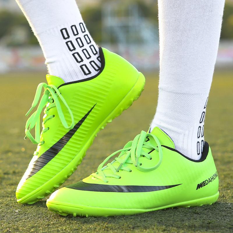2024 new spring and summer hard-soled football shoes broken nails running shoes grass sports shoes spikes children s sneakers classmates size 35
2024 new spring and summer hard-soled football shoes broken nails running shoes grass sports shoes spikes children s sneakers classmates size 35