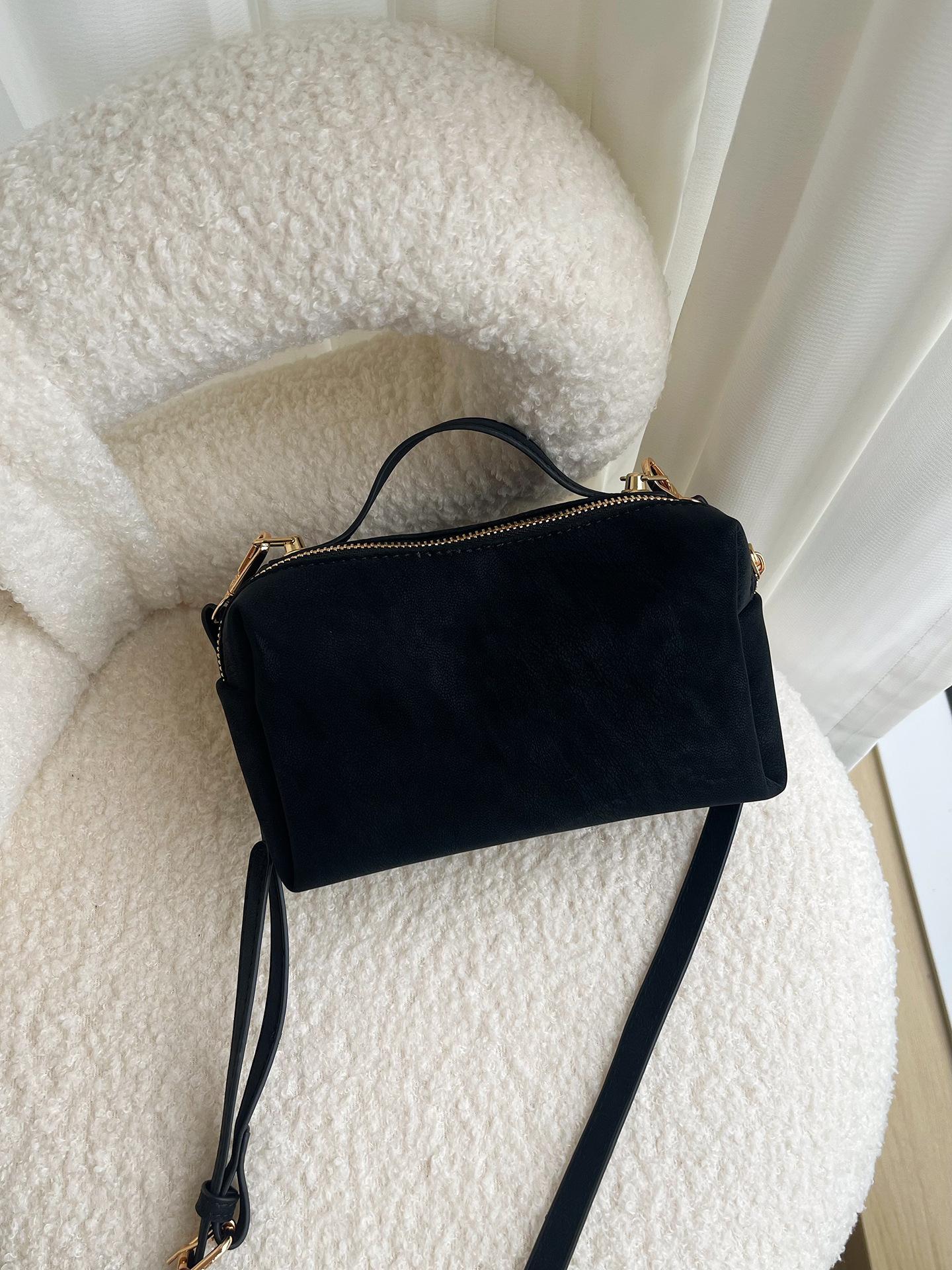 2026 New Handheld Small Square Bag Versatile Single Shoulder Crossbody Bag Matte Small Bag Women s Bag Women s Luxury 【19*8*10】
2026 New Handheld Small Square Bag Versatile Single Shoulder Crossbody Bag Matte Small Bag Women s Bag Women s Luxury 【19*8*10】