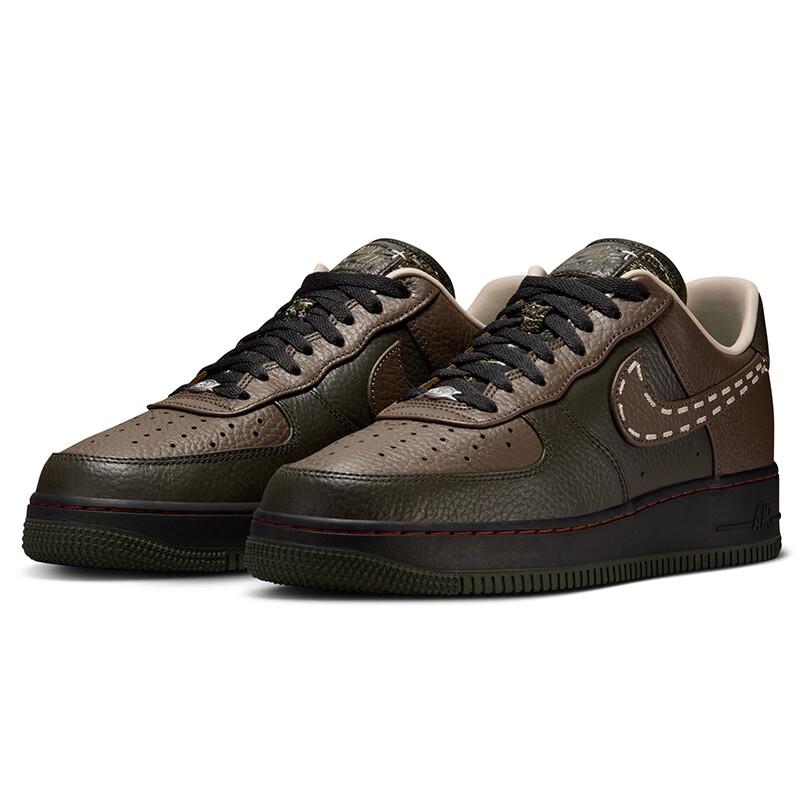 Nike Air Force 1 Low-Top Sneakers
Nike Air Force 1 Low-Top Sneakers
