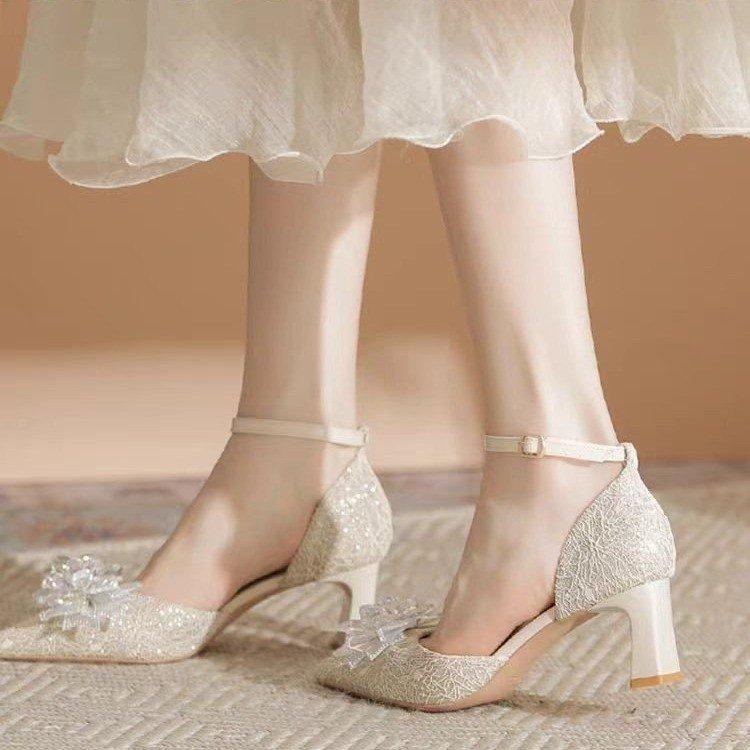 French champagne hollow high heels 2024 spring new light mouth single shoes fairy style thick heel not tired foot sandals 34 абрикосовый
French champagne hollow high heels 2024 spring new light mouth single shoes fairy style thick heel not tired foot sandals 34 абрикосовый