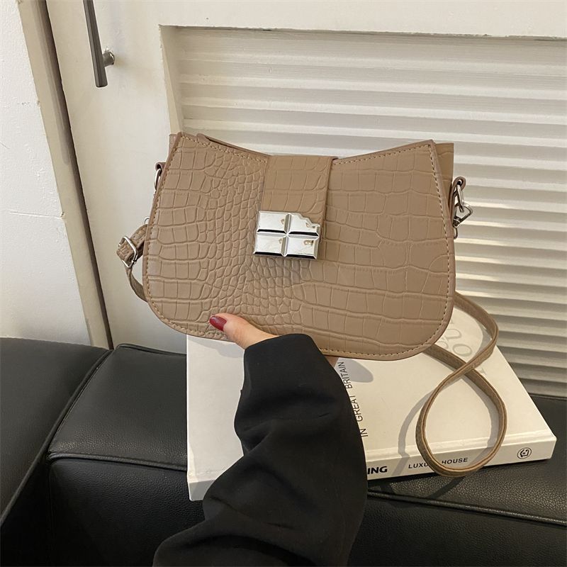 This year, the popular small bag women s 2025 new high-end fashion retro underarm messenger bag shoulder texture small square bag хаки
This year, the popular small bag women s 2025 new high-end fashion retro underarm messenger bag shoulder texture small square bag хаки