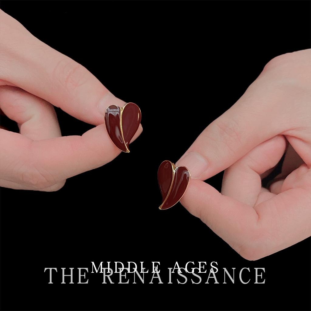 Enamel dripping oil retro burgundy love stud earrings Hong Kong style earrings ear jewelry
Enamel dripping oil retro burgundy love stud earrings Hong Kong style earrings ear jewelry