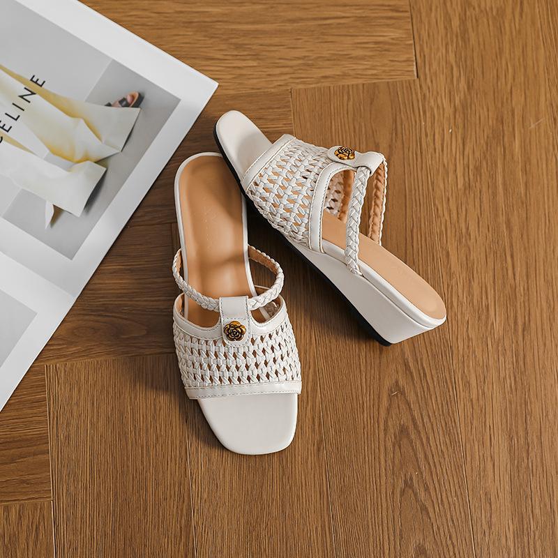 French gentle camellia weaving hollow open-toed one-word cool slippers fashionable square head slope elegant sandals 40 бежевый
French gentle camellia weaving hollow open-toed one-word cool slippers fashionable square head slope elegant sandals 40 бежевый