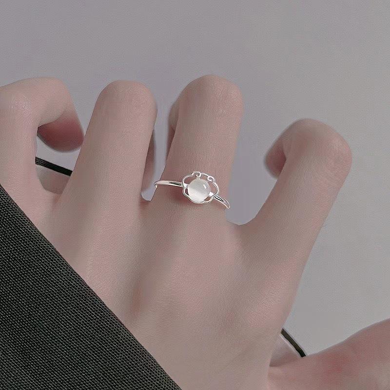 Xiangyun Ruyi Safety Lock Ring Women s Niche Light Luxury High-end Fashion New Chinese Opal Ring Jewelry
Xiangyun Ruyi Safety Lock Ring Women s Niche Light Luxury High-end Fashion New Chinese Opal Ring Jewelry