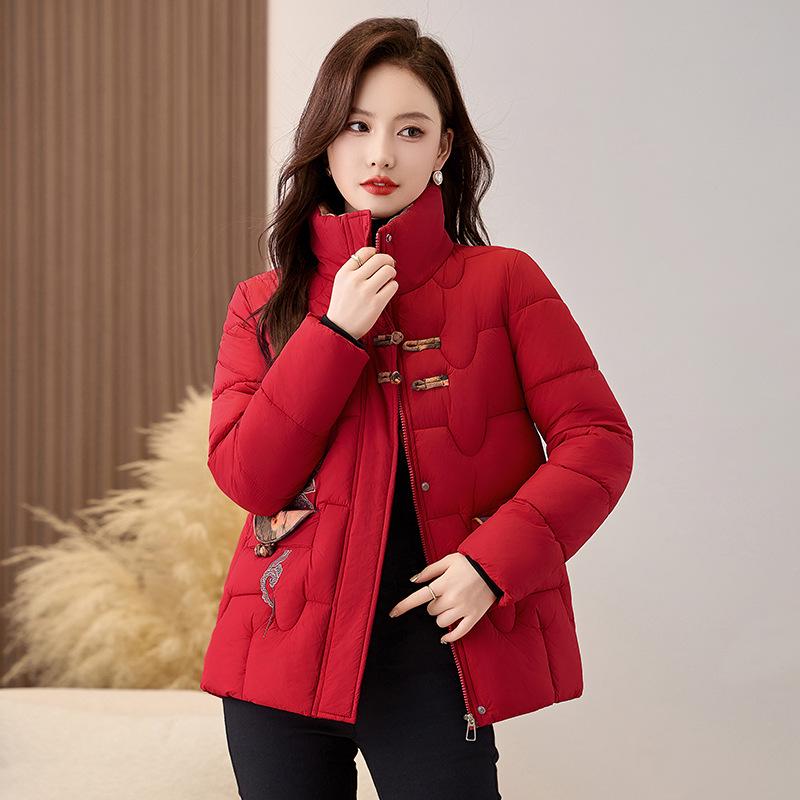 2024 Winter Women s Fashionable Cotton Coat: New Chinese Style Printed Thick Stand Collar Warm Outerwear JX8290 M 90-110 jin красный
2024 Winter Women s Fashionable Cotton Coat: New Chinese Style Printed Thick Stand Collar Warm Outerwear JX8290 M 90-110 jin красный