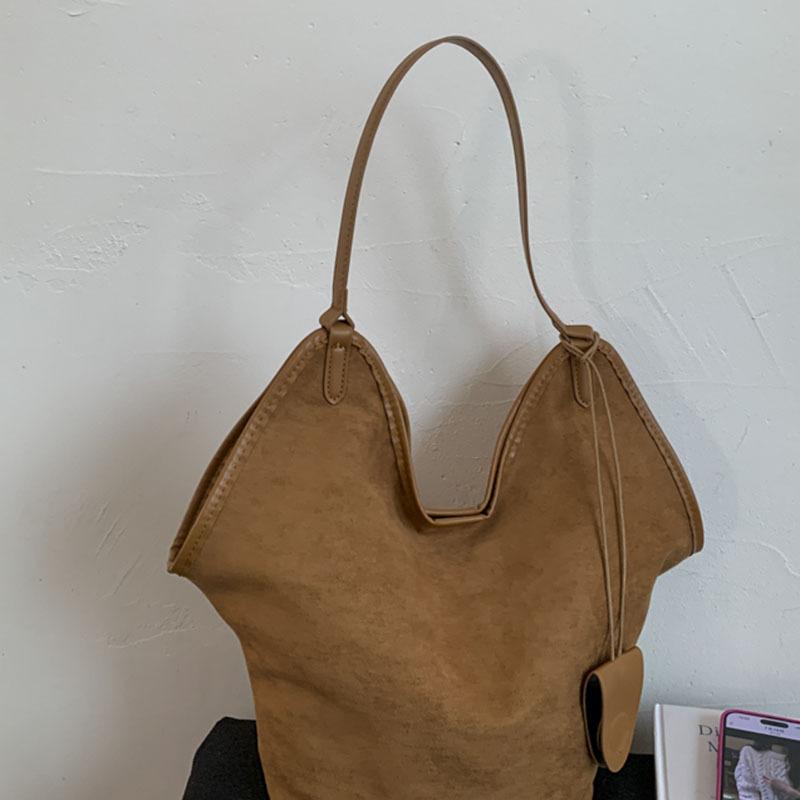 Autumn new trend fashion versatile women s bag shoulder bag tote bag large capacity portable underarm bag коричневый
Autumn new trend fashion versatile women s bag shoulder bag tote bag large capacity portable underarm bag коричневый