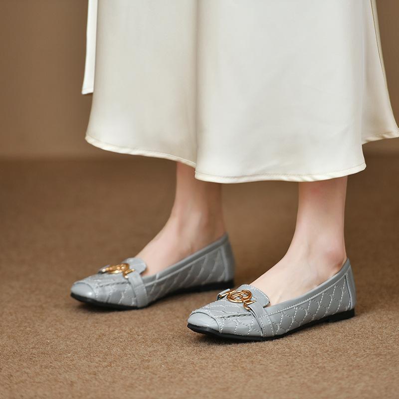 Xiaoxiangfeng square head Doudou shoes women s 2024 new horse buckle shallow mouth one pedal lazy shoes fashionable versatile single shoes 41 сірий колір
Xiaoxiangfeng square head Doudou shoes women s 2024 new horse buckle shallow mouth one pedal lazy shoes fashionable versatile single shoes 41 сірий колір