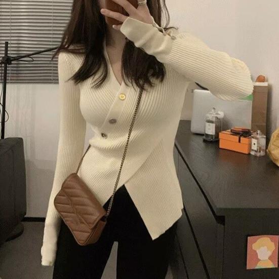 Fall Winter Women Top Knitted Irregular Split Solid Color V Neck Button Decor Soft Elastic Long Sleeve Pullover Warm One Size Lady Sweater
Fall Winter Women Top Knitted Irregular Split Solid Color V Neck Button Decor Soft Elastic Long Sleeve Pullover Warm One Size Lady Sweater