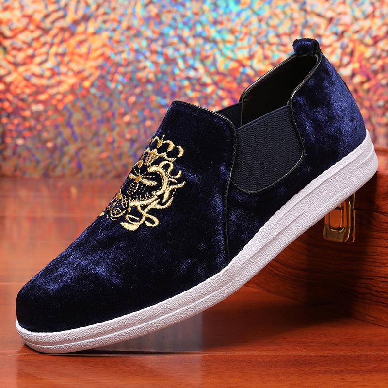 Мужские летние замшевые кеды для скейтбординга, вышитые лоферы, повседневные кроссовки с уникальным художественным дизайном, дышащая удобная обувь 41 синий
Мужские летние замшевые кеды для скейтбординга, вышитые лоферы, повседневные кроссовки с уникальным художественным дизайном, дышащая удобная обувь 41 синий