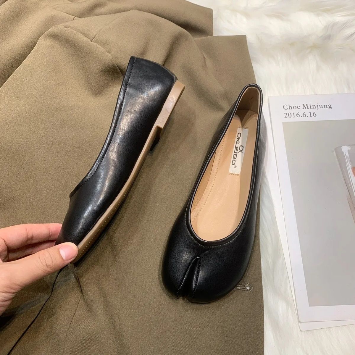 Женские удобные тапочки из кожи из микрофибры на плоской подошве с разделенным носком, лоферы с мягкой подошвой, короткие женские мокасины 35 чёрный
Женские удобные тапочки из кожи из микрофибры на плоской подошве с разделенным носком, лоферы с мягкой подошвой, короткие женские мокасины 35 чёрный