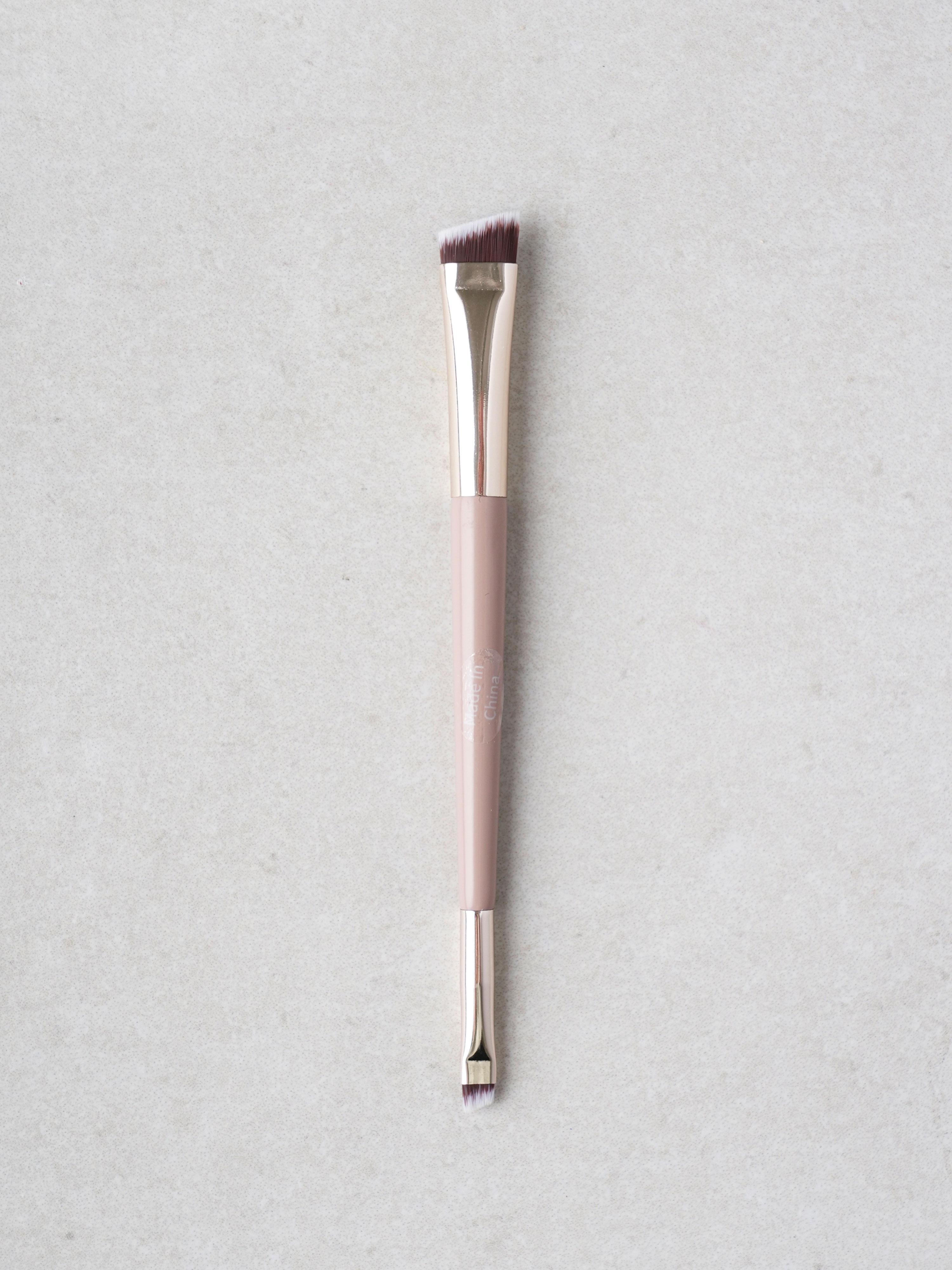 Dual-Ended Angled Makeup Brush 1ea
Dual-Ended Angled Makeup Brush 1ea