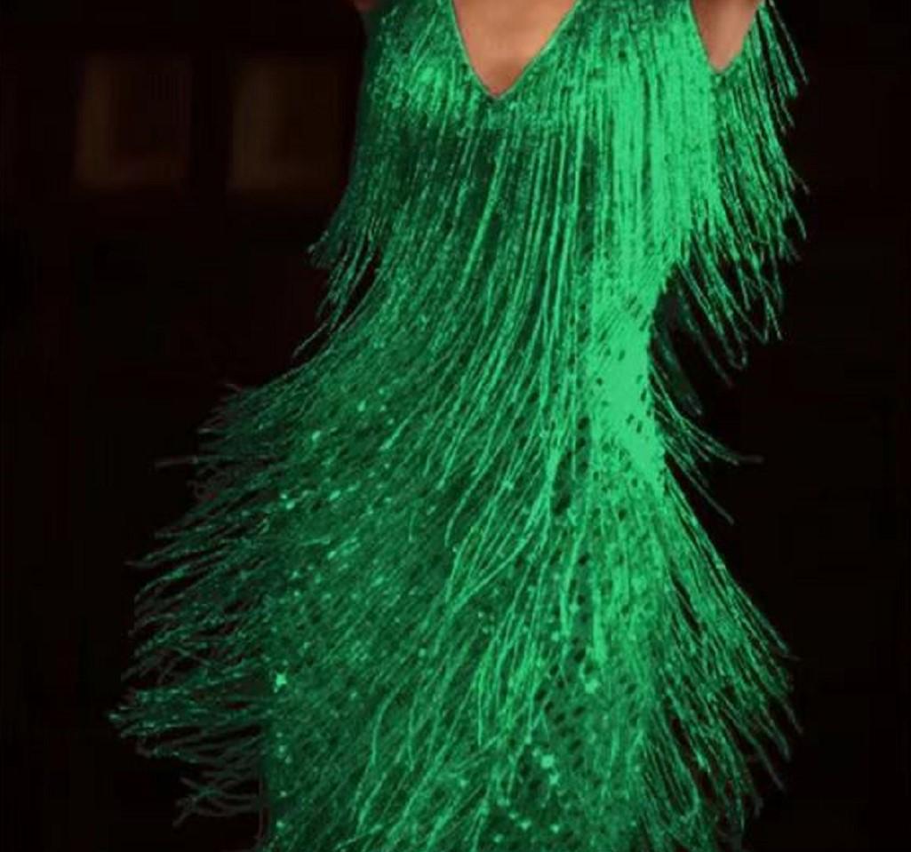 2022 Сукня міді олівець з глибоким V-подібним вирізом, без рукавів, з низьким вирізом, з бахромою XL зелений
2022 Сукня міді олівець з глибоким V-подібним вирізом, без рукавів, з низьким вирізом, з бахромою XL зелений