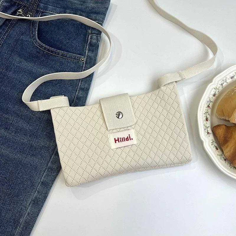Korean version of niche Xiaoxiang new monochrome knitted mobile phone bag horizontal storage bag shoulder bag women s high-end bag
Korean version of niche Xiaoxiang new monochrome knitted mobile phone bag horizontal storage bag shoulder bag women s high-end bag
