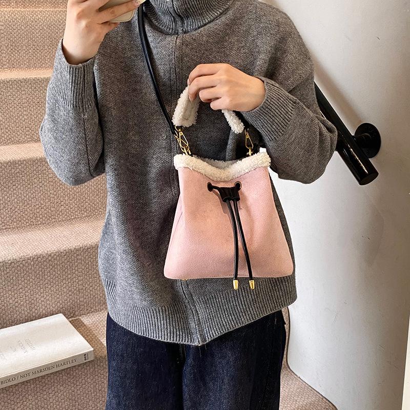 Niche design 2025 new retro bucket large capacity Mao Mao single room oblique span commuting casual versatile bag 22*14*22 хакі
Niche design 2025 new retro bucket large capacity Mao Mao single room oblique span commuting casual versatile bag 22*14*22 хакі