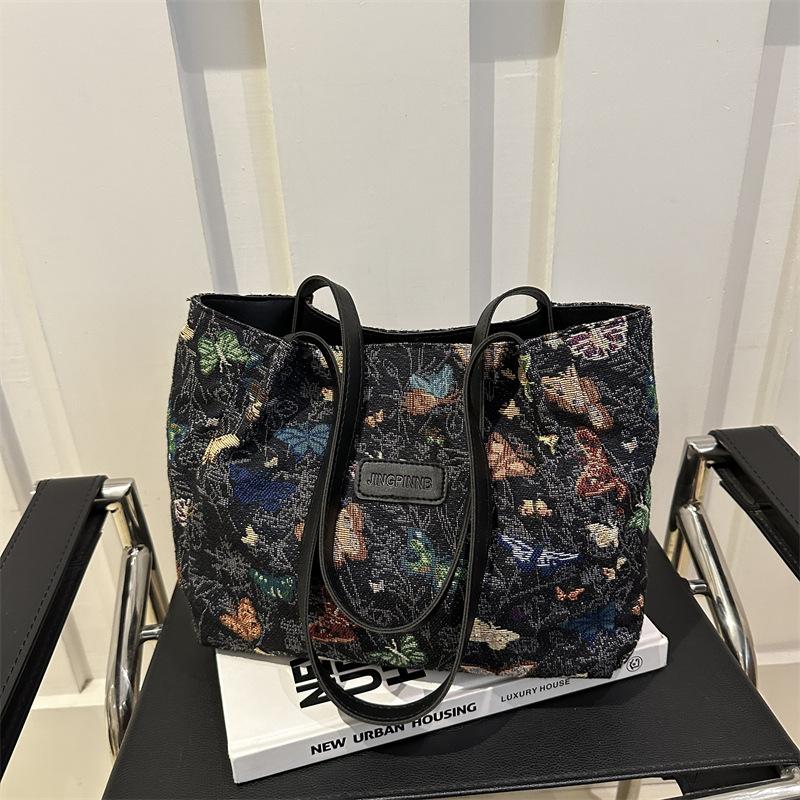 Niche women s bags New large-capacity shoulder handbags Casual versatile canvas bags Lazy class bags 34*13*25 чёрный
Niche women s bags New large-capacity shoulder handbags Casual versatile canvas bags Lazy class bags 34*13*25 чёрный