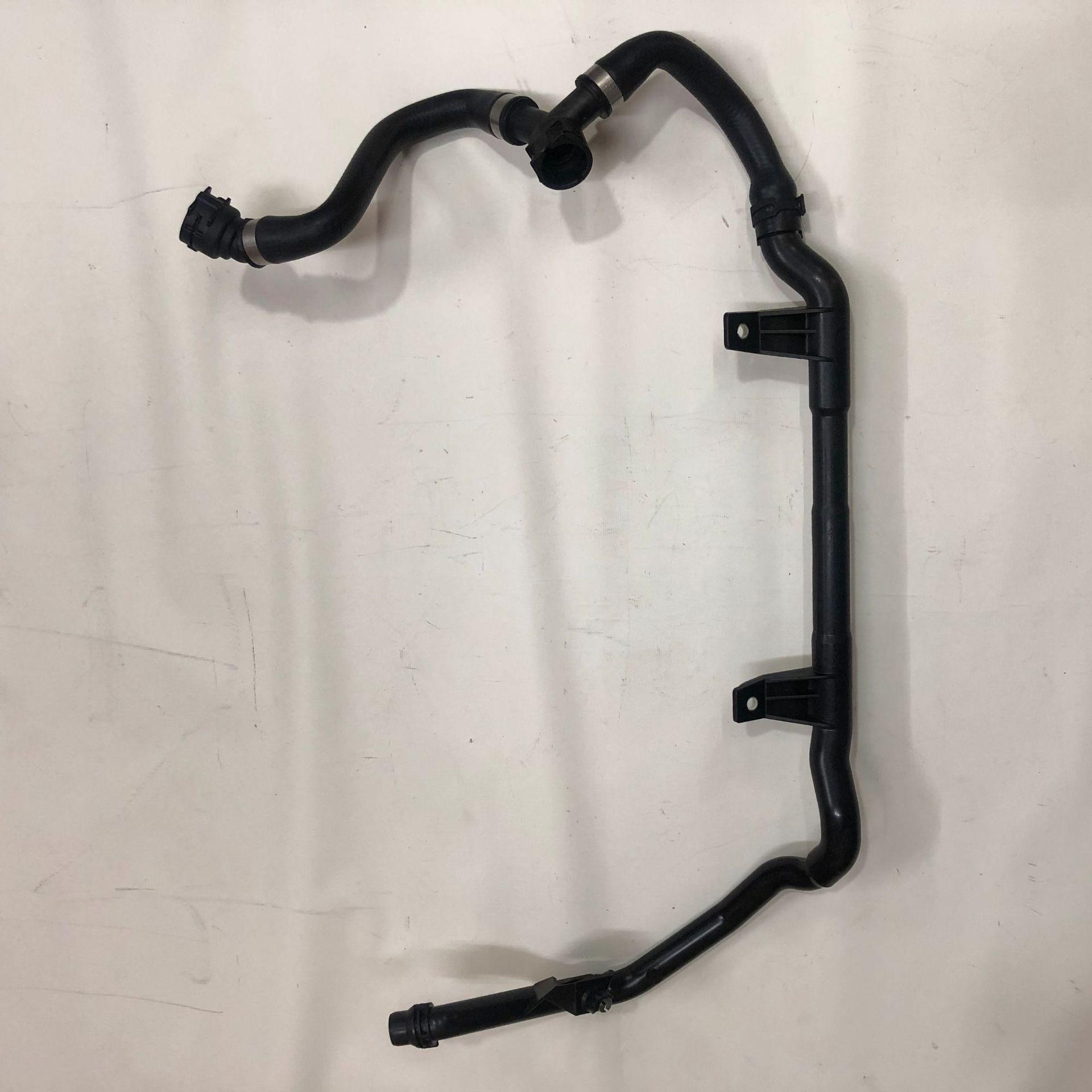 Rubber Cooling Hose for BMW E91 E90 E88 E81 5
Rubber Cooling Hose for BMW E91 E90 E88 E81 5