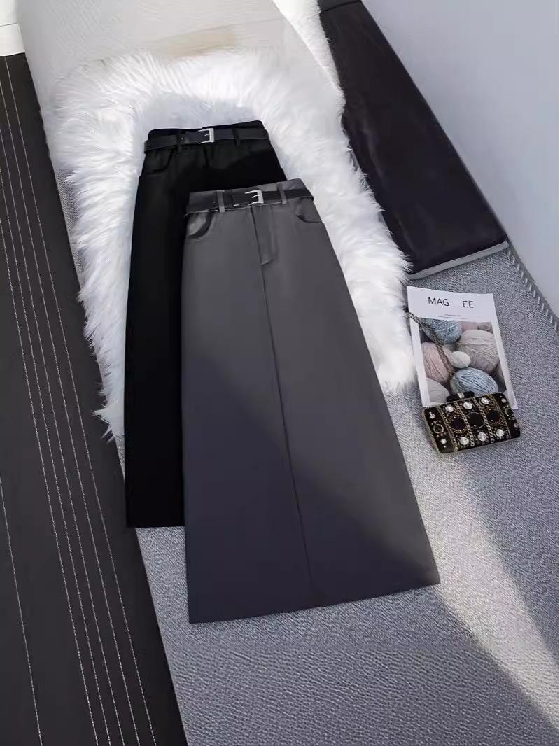 Women s Gray High-Waist Midi Skirt - Summer Slimming Bodycon with Light Slit, Mature Style L
Women s Gray High-Waist Midi Skirt - Summer Slimming Bodycon with Light Slit, Mature Style L