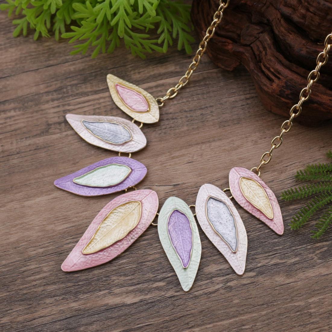 Color painting oil geometric leaf necklace, leaf shape women s versatile high-end necklace
Color painting oil geometric leaf necklace, leaf shape women s versatile high-end necklace