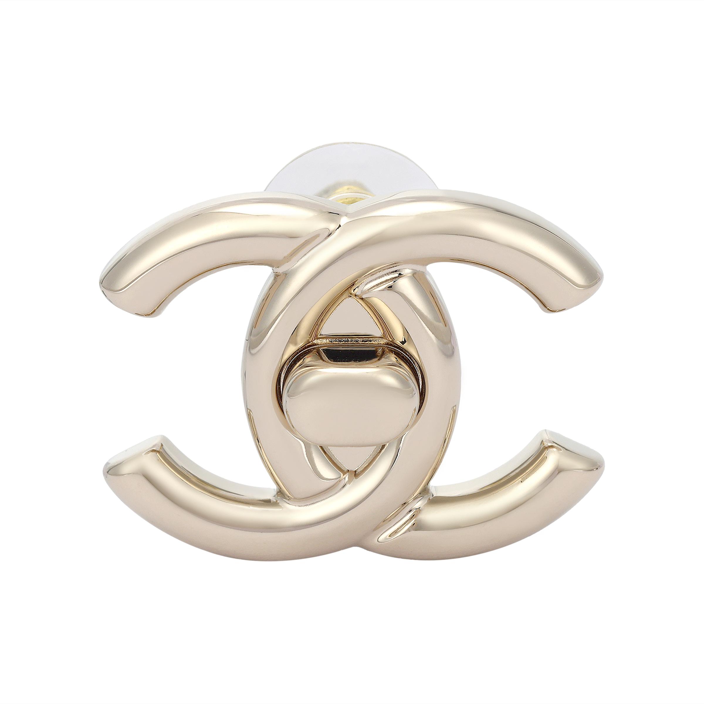 Chanel 25A Early Autumn Logo Design Earrings Unisex Earrings Gold AB-25A-0112 Box+Padding Board
Chanel 25A Early Autumn Logo Design Earrings Unisex Earrings Gold AB-25A-0112 Box+Padding Board