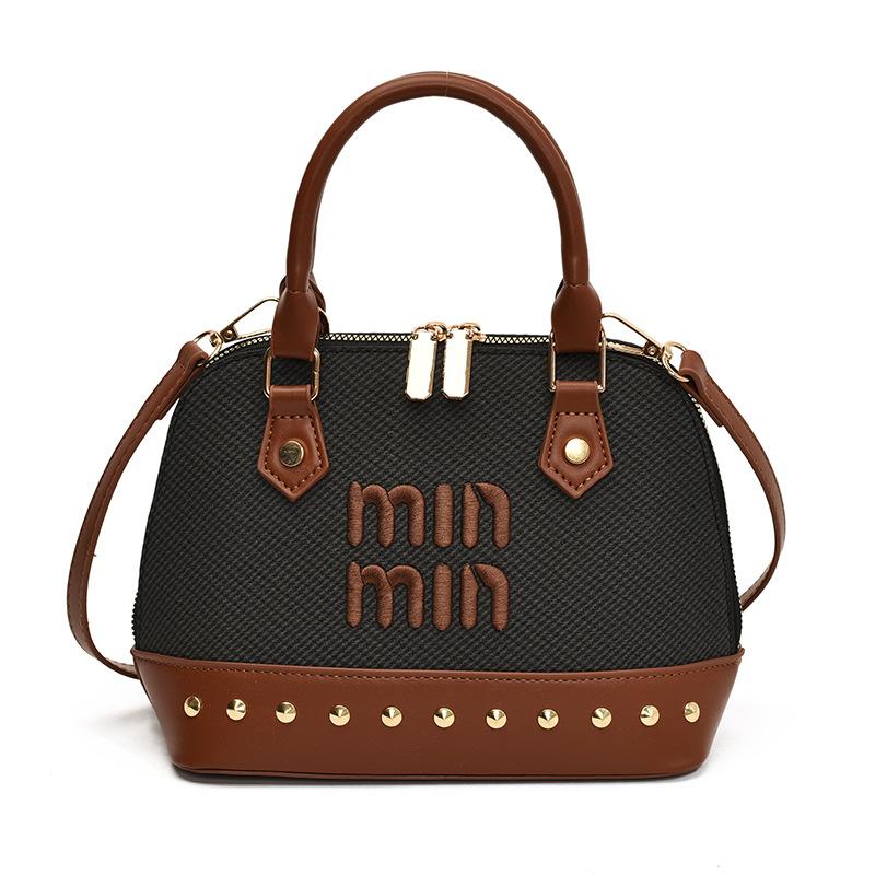 Simple and fashionable messenger bag, high-quality texture, small and lightweight, trendy shoulder bag, high-value letter portable shell bag. чёрный
Simple and fashionable messenger bag, high-quality texture, small and lightweight, trendy shoulder bag, high-value letter portable shell bag. чёрный