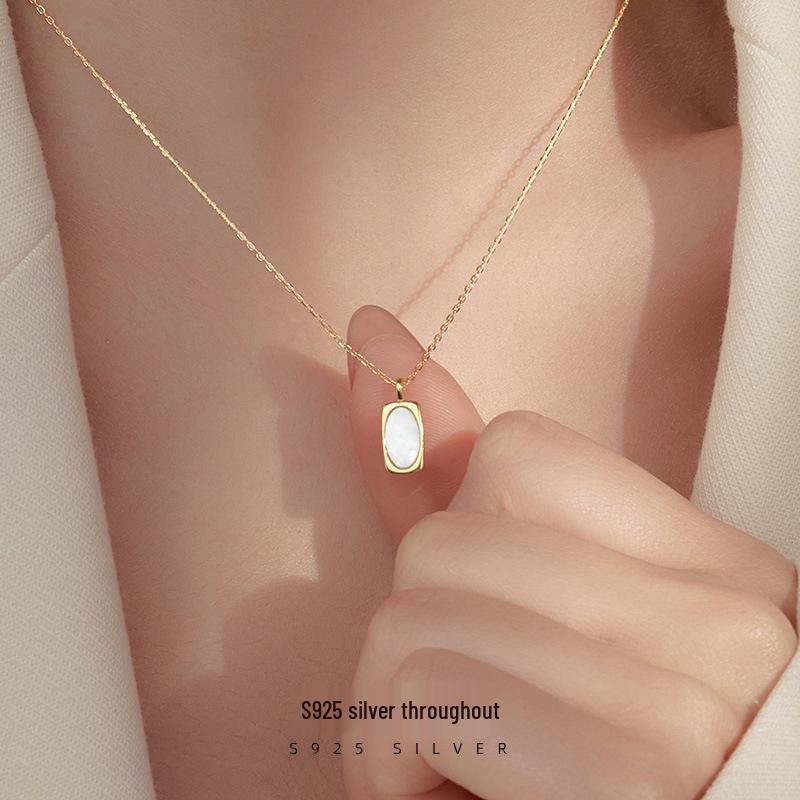 Banyan Tree S925 Silver Retro White Shell Pendant Necklace - High-End 2024 Summer Clavicle Chain for Women 925 Silver платиновий
Banyan Tree S925 Silver Retro White Shell Pendant Necklace - High-End 2024 Summer Clavicle Chain for Women 925 Silver платиновий